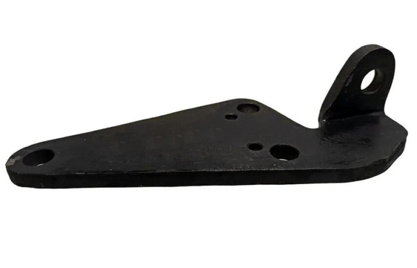 Кронштейн левый двигателя 260-1001021